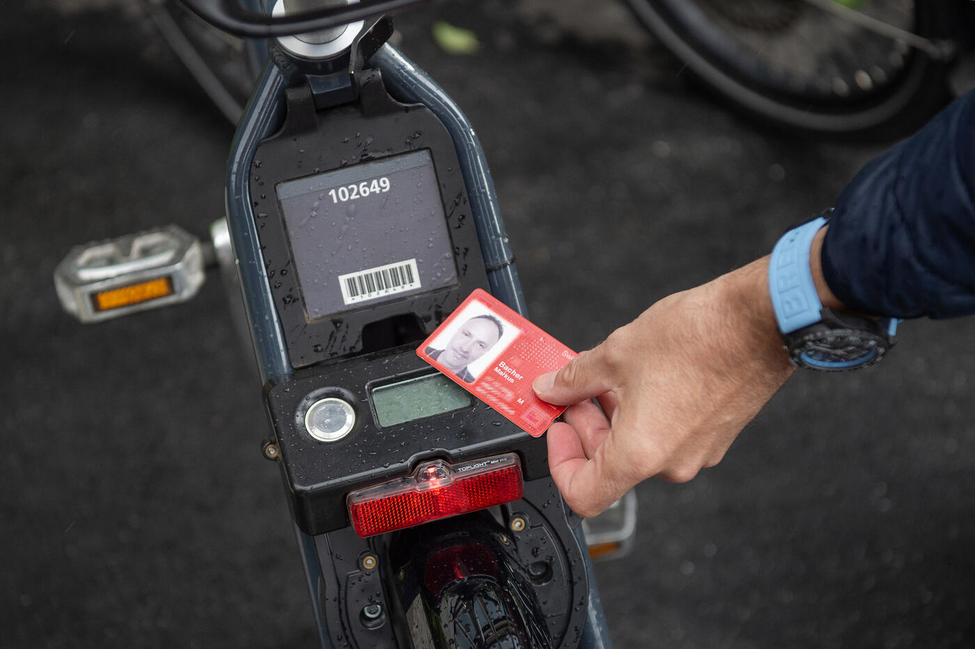 Einfach bezahlen: Die Veloausleihe erfolgt über die App «PubliBike» oder via Swisspass.