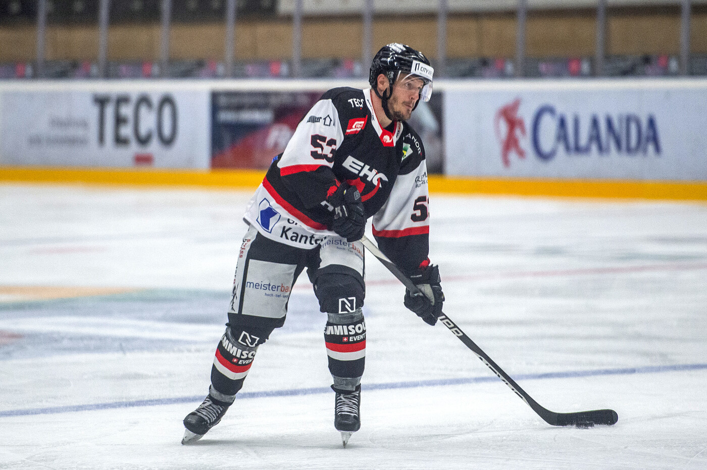 Erfolgreich: Der Churer Daniel Carbis spielt einen Pass.