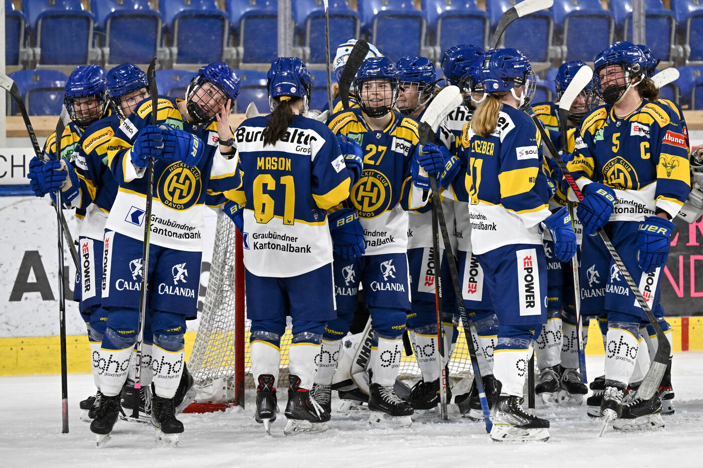 Dürfen sich freuen: Die HC Davos Ladies siegen gegen Neuchâtel Academy nach Verlängerung.