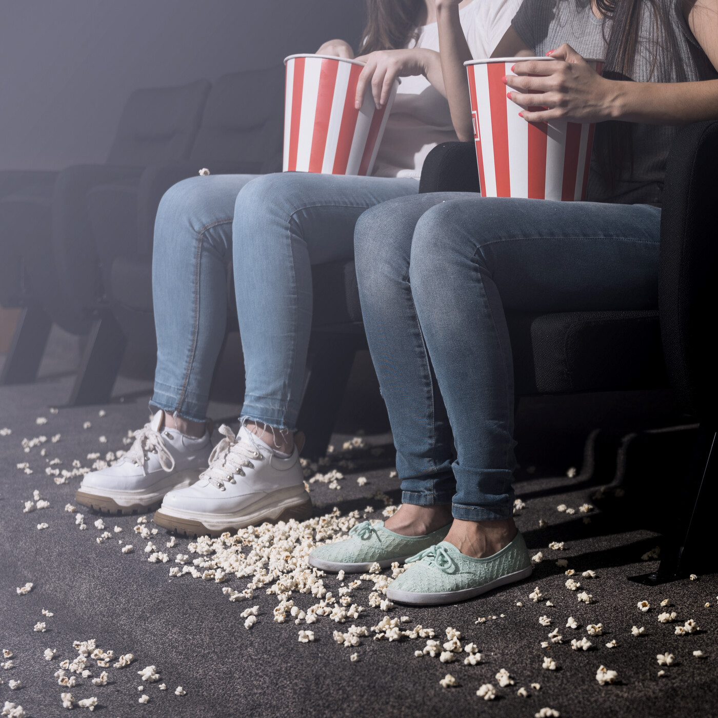 Kino-Popcorn oder eigene Snacks? Nimmt man nicht ein halbes Picknick mit, dürfen auch eigene Leckereien mit in den Saal.