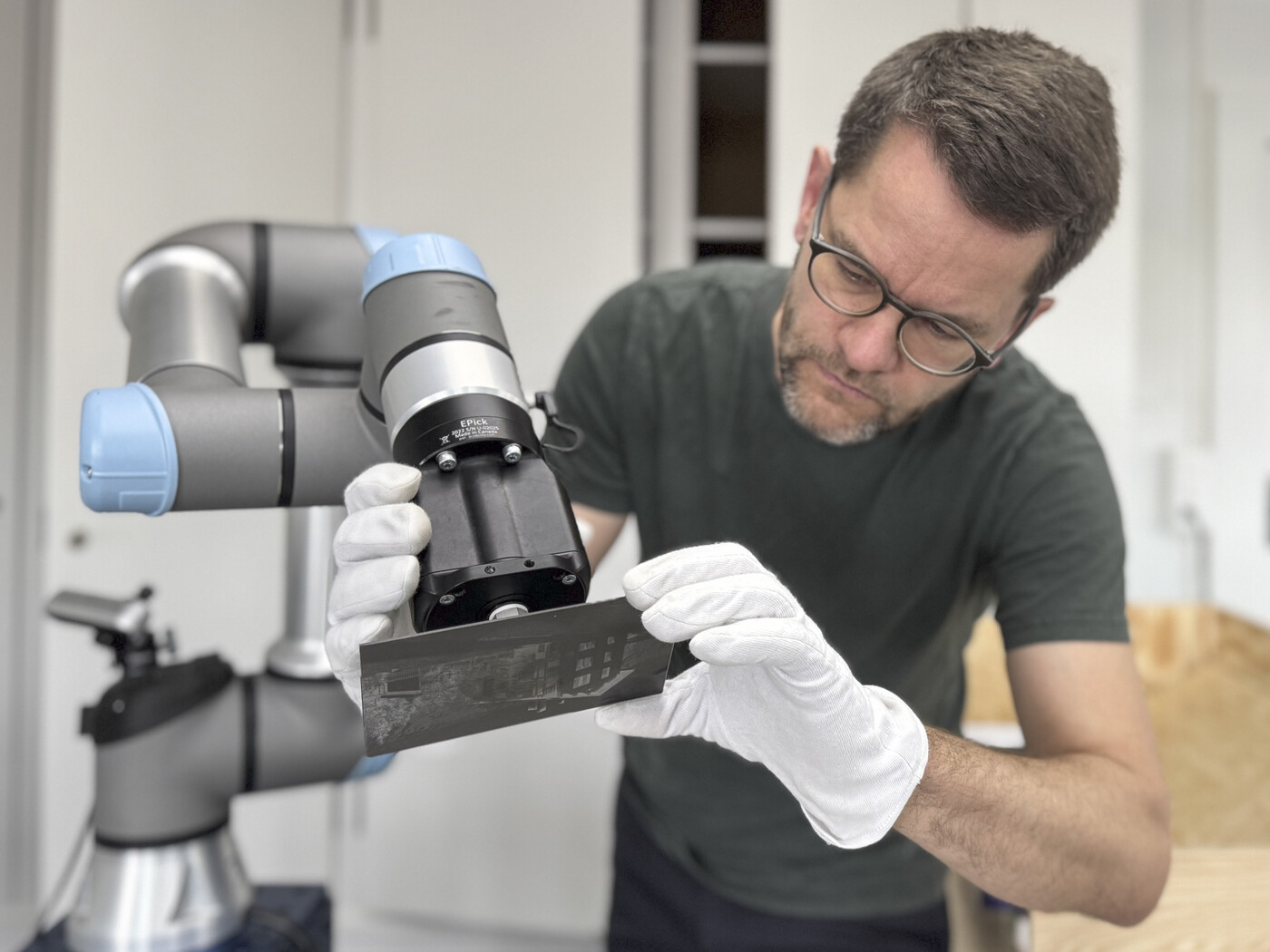 Heute versuchen Johannes Meyer und Pascal Werner (im Bild), in der Welt der Fotografie die ältesten mit den modernsten Technologien zu vereinen. 