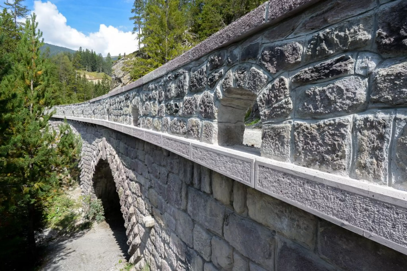 Kunstbau: Seit 1908 gibt es schon das Viadukt in der Davoser Landschaft. 