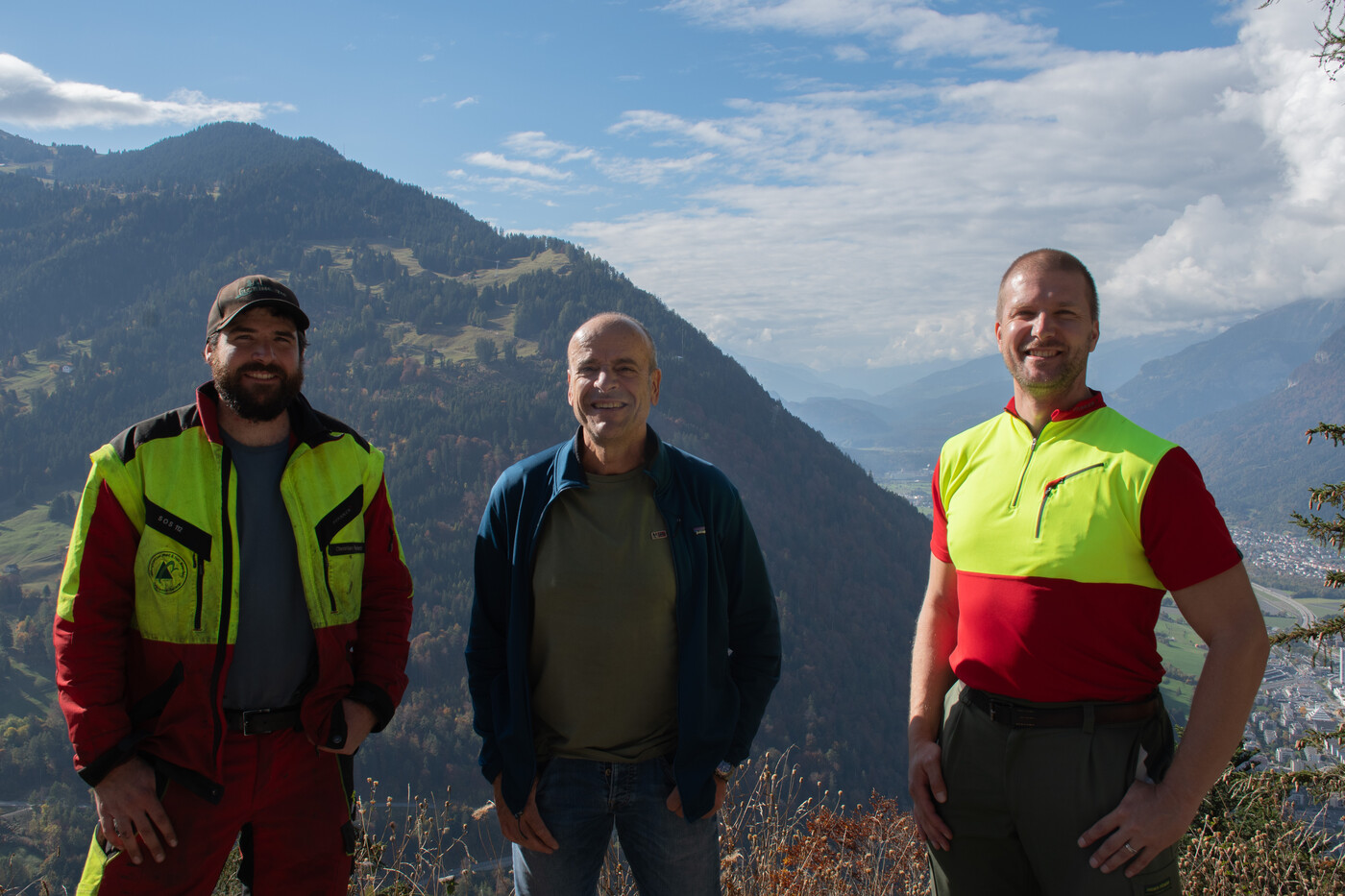 Toni Jäger, scheidender Leiter Wald und Alpen der Stadt Chur (links), und Konrad Wyss, Fachvorsteher Seilkrantechnik.