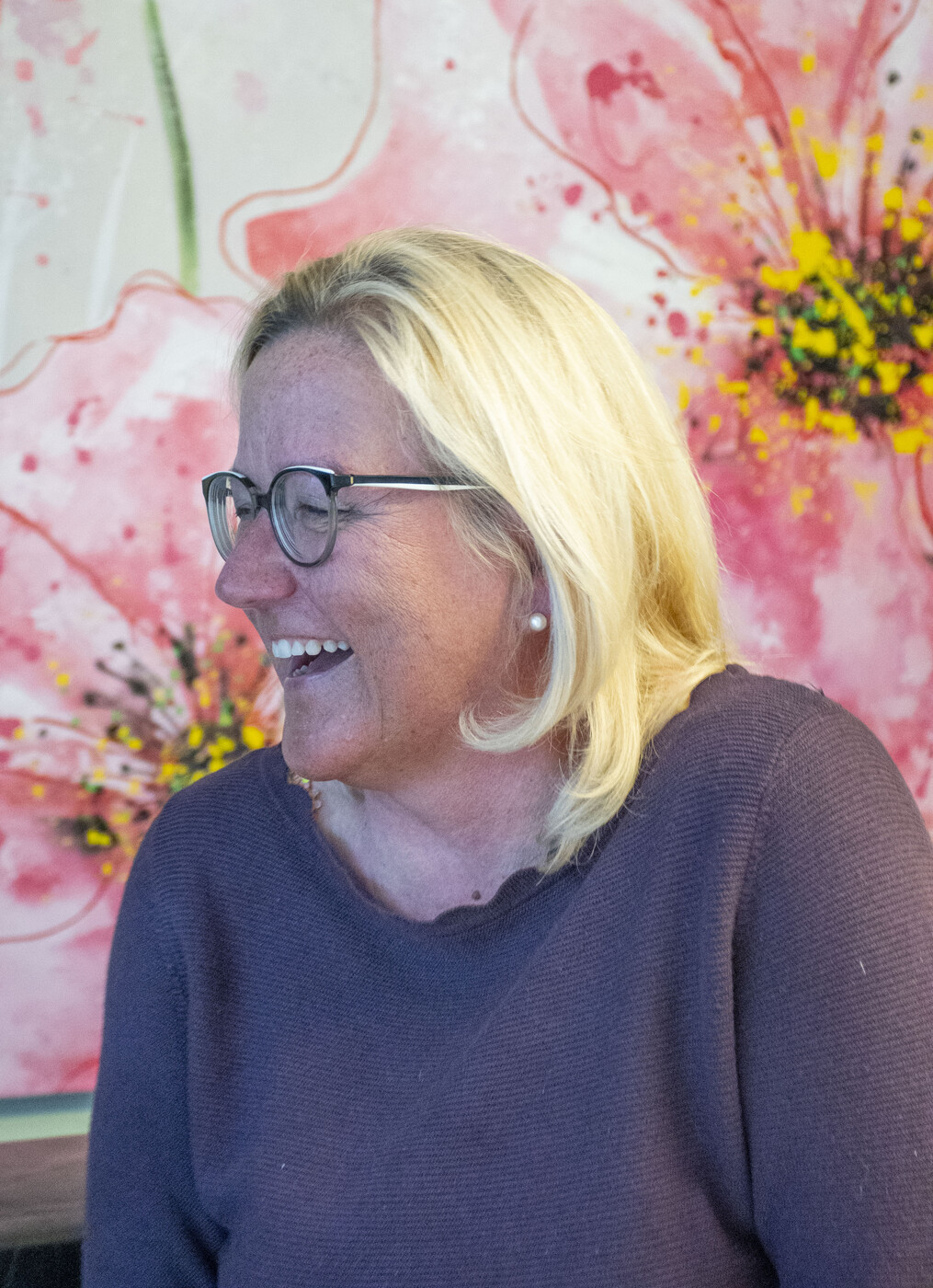 Lachen verbindet und ist ansteckend: Jolanda Guntern beim Fototermin.