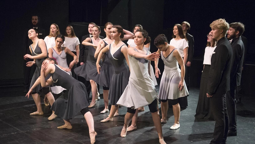Impressionen vom Langer Samstag 12 Stunden Kultur am 16.11.19 in Chur. Die Tanzeria und das Vokalensemble Incantanti in der Postremise.
Bild Olivia Aebli-Item Langer Samstag 12 Stunden Kultur Chur
