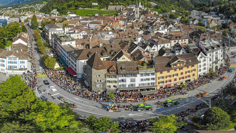 Zwei Stunden lang wurde bei gutem Wetter während der Parade gefeiert.