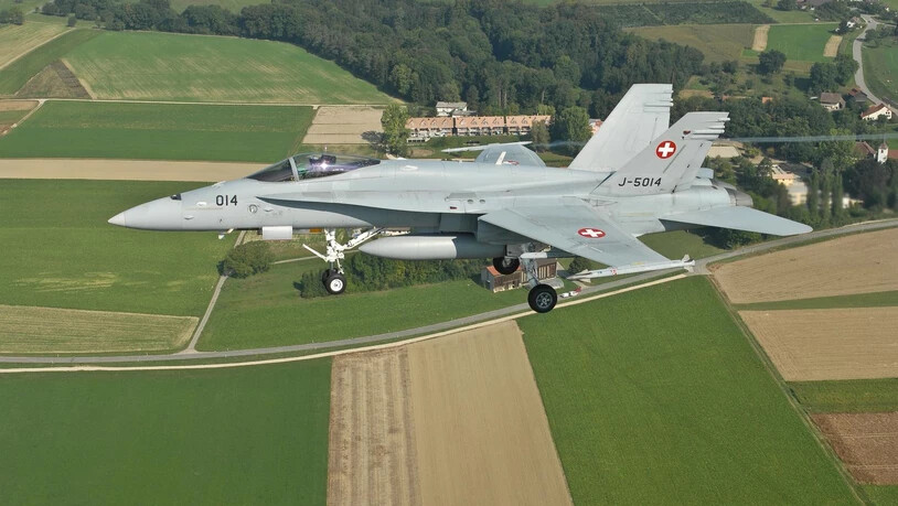 Kurzbesuch: Die F/A-18 sollen in Mollis landen und möglichst schnell wieder einsatzbereit sein. 