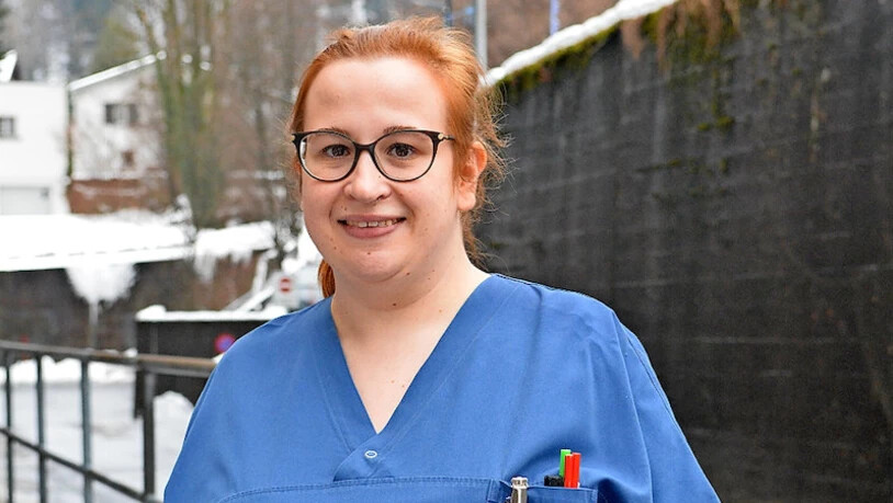 Klare Abläufe: Zu Schichtbeginn stellt sich Nadine Degen (links) den Patienten vor. Klare Abläufe: Zu Schichtbeginn stellt sich Nadine Degen (links) den Patienten vor.