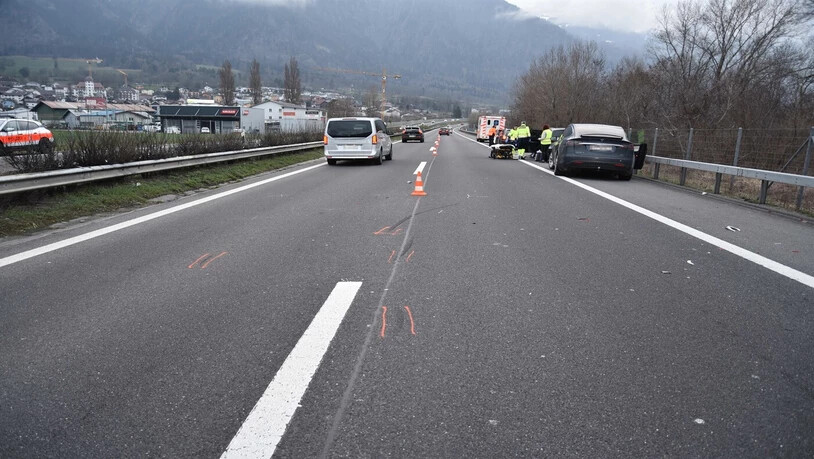 Mehrere Fahrzeuge involviert: Auf der A13 in Zizers ist es in den Morgenstunden zu einem Unfall gekommen. Wie es dazu gekommen ist, ist derzeit noch nicht klar. Mehrere Fahrzeuge involviert: Auf der A13 in Zizers ist es in den Morgenstunden zu einem Unfall gekommen. Wie es dazu gekommen ist, ist derzeit noch nicht klar.
