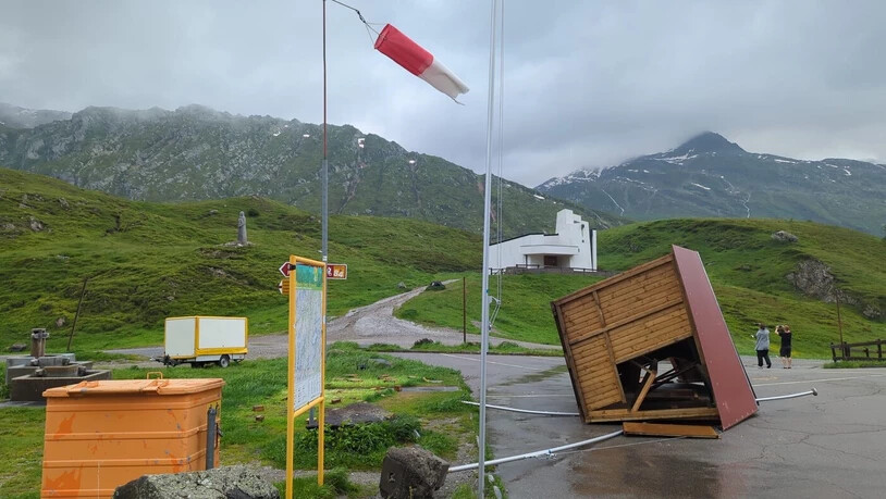 Auf dem Lukmanierpass: Mit den Gewittern in der Nacht auf Sonntag kam es nicht nur zu einem Erdrutsch bei Platta, die starken Winde sorgten auch auf der Passhöhe für Unruhe.