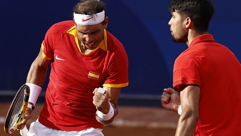 Noch ist er da: Rafael Nadal ballt nach der zweiten Runde im Doppel mit Carlos Alcaraz die Faust. Noch ist er da: Rafael Nadal ballt nach der zweiten Runde im Doppel mit Carlos Alcaraz die Faust.