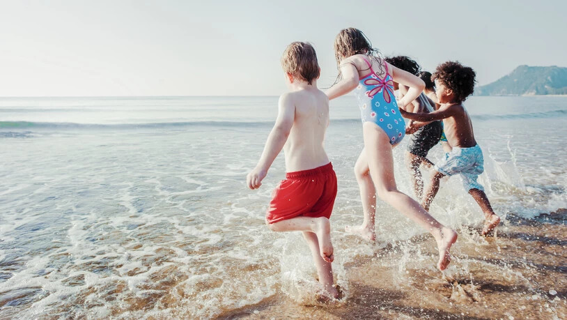 Klasse wiederholen oder einfach später wieder einsteigen: Eine längere Schulabsenz ist für die Bündner Schulbehörden kein Sprung ins kalte Wasser.