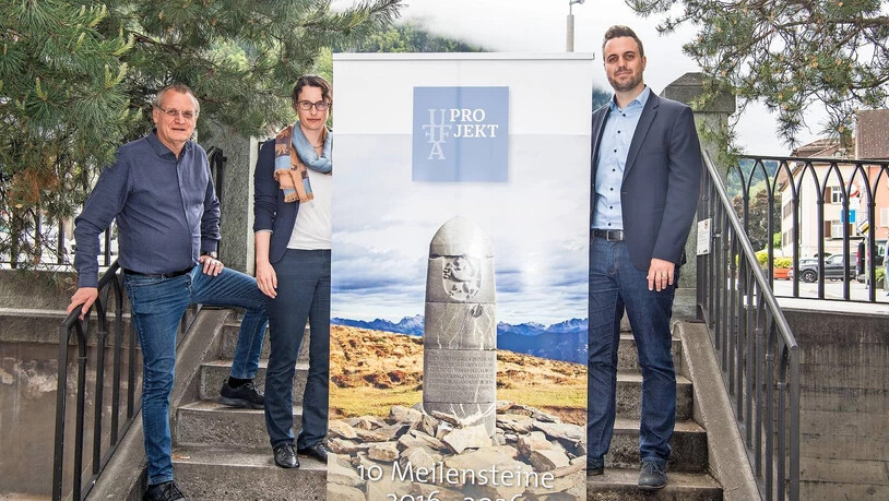 Zwischenbilanz gezogen: Baukommissionspräsident Reto Küng, Projektleiterin Nina Vuillemin und Verwaltungsratspräsident Andreas Riedi von den Bergbahnen Chur-Dreibündenstein (von links) sind zuversichtlich, dass es mit dem Projekt «Uffa» klappt. Zwischenbilanz gezogen: Baukommissionspräsident Reto Küng, Projektleiterin Nina Vuillemin und Verwaltungsratspräsident Andreas Riedi von den Bergbahnen Chur-Dreibündenstein (von links) sind zuversichtlich, dass es mit dem Projekt «Uffa» klappt.