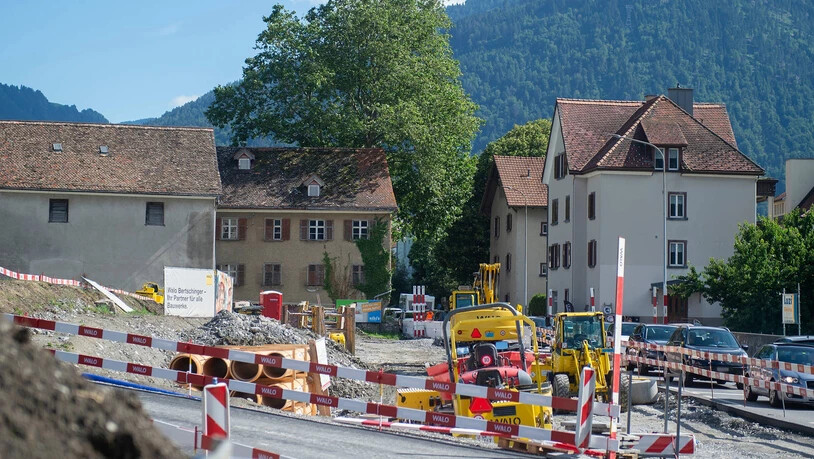 Bauarbeiten sind im Gang: Ein weiterer Teil der Churer Masanserstrasse wird verbreitert sowie mit einer Bus- und Velospur ausgestattet. Bauarbeiten sind im Gang: Ein weiterer Teil der Churer Masanserstrasse wird verbreitert sowie mit einer Bus- und Velospur ausgestattet.
