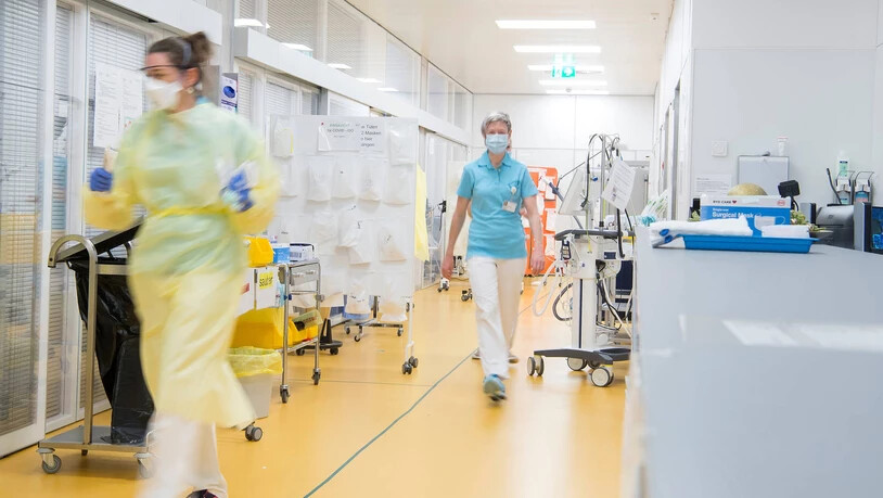 «Pflegende können sich auf ihre Kernaufgaben konzentrieren»: Das Kantonsspital Graubünden dementiert eine «Kassensturz»-Sendung und rechtfertigt seine Personalpolitik. «Pflegende können sich auf ihre Kernaufgaben konzentrieren»: Das Kantonsspital Graubünden dementiert eine «Kassensturz»-Sendung und rechtfertigt seine Personalpolitik.