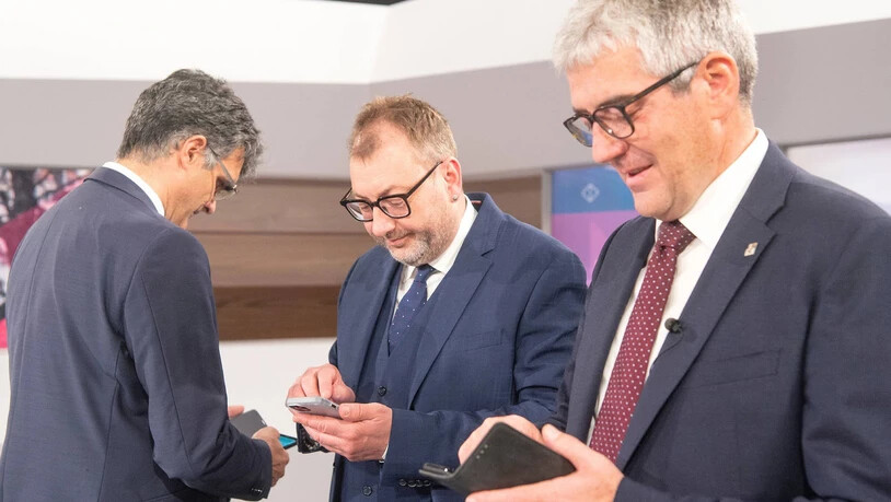 Sie bleiben noch eine Weile: In vier Jahren wird der Sitz von Jon Domenic Parolini frei; noch mindestens acht Jahre im Amt sind Peter Peyer und Marcus Caduff (von rechts). Sie bleiben noch eine Weile: In vier Jahren wird der Sitz von Jon Domenic Parolini frei; noch mindestens acht Jahre im Amt sind Peter Peyer und Marcus Caduff (von rechts).