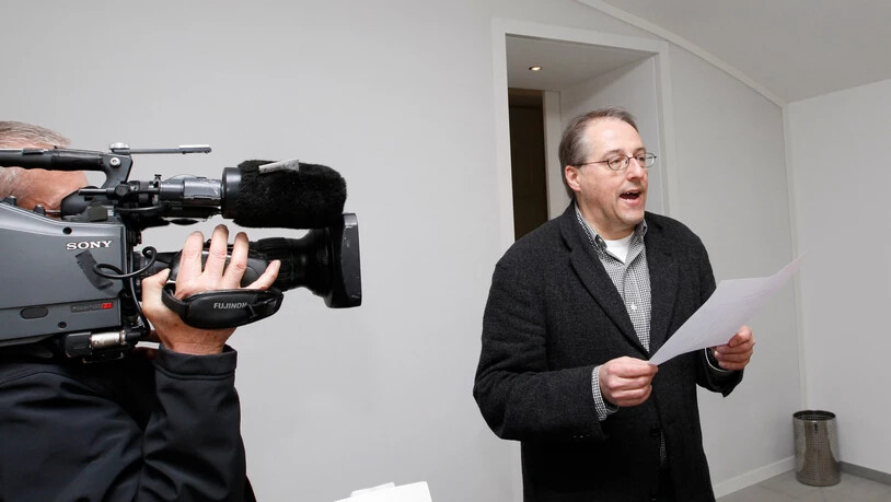Februar 2009: Als Nachfolger von Werner Marti wird mit 4829 Stimmen der Glarner Landrat und kantonale BDP-Präsident Martin Landolt in den Nationalrat gewählt. Im Rathauskeller verkündet Ratsschreiber Hansjörg Dürst das Ergebnis.