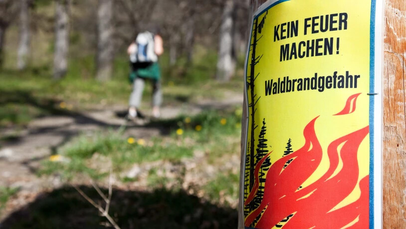 Kein Feuer machen: Ein Plakat deutet auf die Waldbrandgefahr hin. 