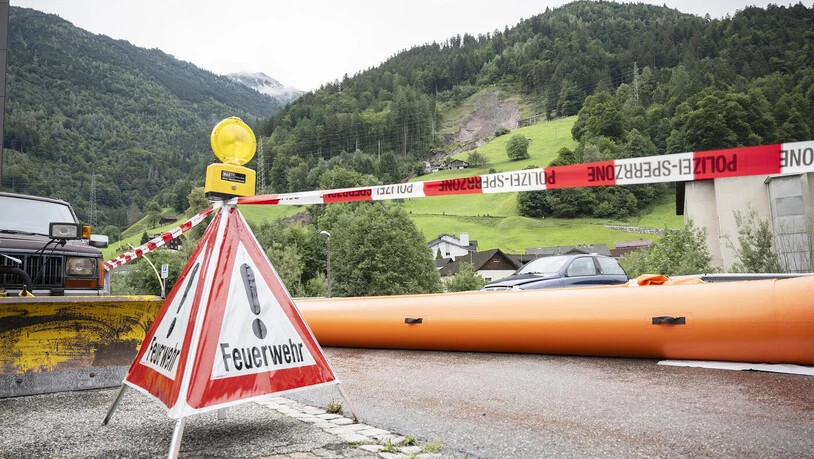Geröll- und Schlammmassen: Der Erdrutsch vom 29. August zieht sich auf einer Länge von rund 400 Metern hin und zerstört oder beschädigt rund 40 Häuser. Geröll- und Schlammmassen: Der Erdrutsch vom 29. August zieht sich auf einer Länge von rund 400 Metern hin und zerstört oder beschädigt rund 40 Häuser.