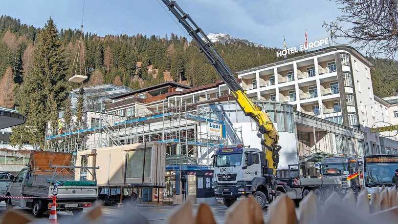 Baulärm und Verkehrsstau: Dass am vergangenen World Economic Forum in der Neujahrswoche mit den Aufbauarbeiten begonnen wurde, sorgte in Davos für grossen Ärger.