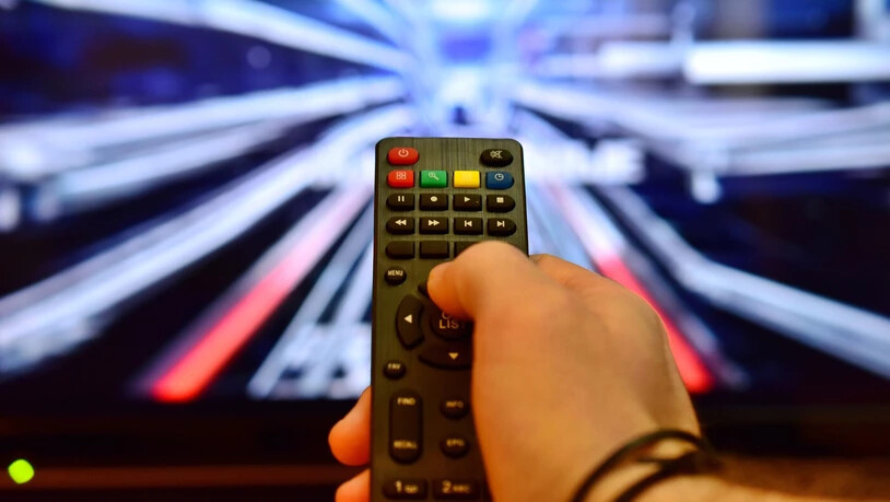 Fernseher an, Welt aus: Filme und Serien reissen uns aus dem Alltag und wir können in eine andere Welt eintauchen. Doch so anders ist diese Welt eigentlich gar nicht.