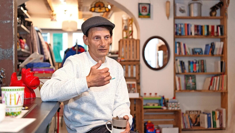Hat einiges zu erzählen: Raniero Pangaro lässt in seinem «Mercato brocante» in Thusis sein Leben als Drogenabhängiger Revue passieren. Hat einiges zu erzählen: Raniero Pangaro lässt in seinem «Mercato brocante» in Thusis sein Leben als Drogenabhängiger Revue passieren.