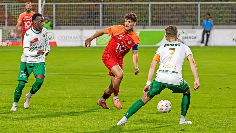 Umringt: Für den FCRJ und Enes Yesilcayir gibt es gegen Kriens keine Punkte Umringt: Für den FCRJ und Enes Yesilcayir gibt es gegen Kriens keine Punkte