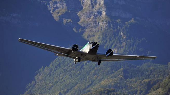 Tante Ju Flugplatz Mollis Flieger alte Tante