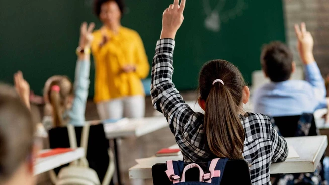 Regelmässige Spucktests helfen, den Präsenzunterricht an den Schulen aufrechterhalten zu können.