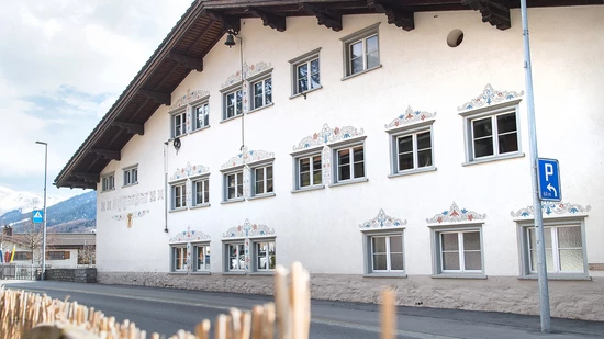 Schliessung stiess auf viel Kritik: Saaser Kinder sollen ab Sommer 2024 wieder im Schulhaus ihres Wohnorts unterrichtet werden.