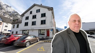 Nur noch in Glarus Nord «Tomorrow»: Wie hier an der Burgstrasse 26 in Glarus gilt das Reglement zur Parkplatzbewirtschaftung bereits seit dem Mai 2019.