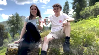 Schoggibaum: Für einen Werbespot sind Heidi (Anuk Steffen) und Geissenpeter (Quirin Agrippi) wieder gemeinsam vor der Kamera.
