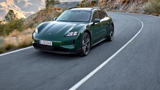 Stromer mit viel Schub:  Die zweite Generation des Porsche Taycan fällt durch eine extrem hohe Leistungsbereitschaft auf.