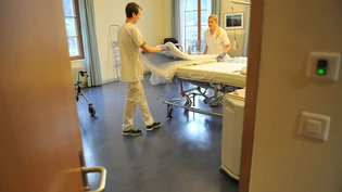 Der Kanton hat beschlossen, dass sich alle Leute mit einer Ausbildung im pflegerischen Bereich melden müssen.