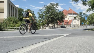 Steinbruchstrasse Strasse Chur Kreuzung Quaderstrasse Trottoir Velo Velofahrer 
