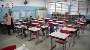 Maskenpflicht: Der Kantonale Führungsstab und das Gesundheitsamt haben der Bündner Regierung nahegelegt, weitere Massnahmen im Schulbereich zu erlassen. Bild Georgios Kefalas / Keystone Virus Outbreak Brazil