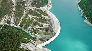 Der Ort des Geschehens: Bei Arbeiten an der Staumauer Punt dal Gall ist der Bauschadstoff PCB in den Bergbach Spöl und somit in Gebiet des Schweizerischen Nationalparks gelangt. Der Ort des Geschehens: Bei Arbeiten an der Staumauer Punt dal Gall ist der Bauschadstoff PCB in den Bergbach Spöl und somit in Gebiet des Schweizerischen Nationalparks gelangt.