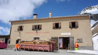 Baustart: Das Gasthaus «Albula Hospiz» wird gesamtsaniert und ist seit Montag eine grosse Baustelle.