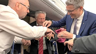 Die Regierungsräte Kaspar Becker (von links), Andrea Bettiga und Benjamin Mühlemann gönnen sich zur Feier des Tages auf dem Heimweg einen Schnupf. Die Regierungsräte Kaspar Becker (von links), Andrea Bettiga und Benjamin Mühlemann gönnen sich zur Feier des Tages auf dem Heimweg einen Schnupf.