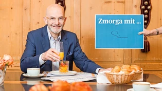 Drinnen statt draussen: «In der Krise muss man vor Ort sein», sagt Hotelier Adrian K. Müller beim «Zmorga» in der Geschirrkammer im Hotel «Stern». Drinnen statt draussen: «In der Krise muss man vor Ort sein», sagt Hotelier Adrian K. Müller beim «Zmorga» in der Geschirrkammer im Hotel «Stern».