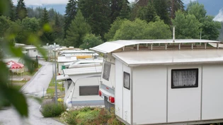 Viele Gäste: Campingplätze wie hier in Flims sind auch in diesem Sommer gut gebucht.