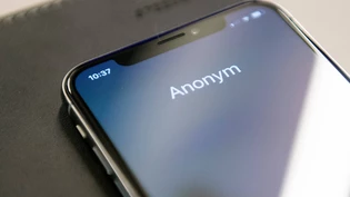 Falscher Polizist: Personen geben sich am Telefon als vermeintliche Polizistinnen oder Polizisten aus, um Geld oder Wertsachen zu erbeuten.