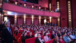 Die Schweizer Kinobranche hat auch im zweiten Pandemiejahr kräftig unter den Massnahmen gelitten. Eine Besserung ist aber in Sicht. Die Schweizer Kinobranche hat auch im zweiten Pandemiejahr kräftig unter den Massnahmen gelitten. Eine Besserung ist aber in Sicht.