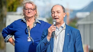 Grosse Ankündigung: Stadtpräsident Urs Marti spricht an der Medienkonferenz zum bevorstehenden ersten Big Air Festival im Herbst 2021 – hinter ihm Wolfgang Sahli, Verwaltungsratspräsident der First Event AG. Grosse Ankündigung: Stadtpräsident Urs Marti spricht an der Medienkonferenz zum bevorstehenden ersten Big Air Festival im Herbst 2021 – hinter ihm Wolfgang Sahli, Verwaltungsratspräsident der First Event AG.