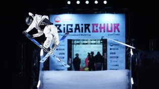Dem Zielraum am Big Air entgegen: Andri Ragettli springt in den Churer Nachthimmel. Dem Zielraum am Big Air entgegen: Andri Ragettli springt in den Churer Nachthimmel.