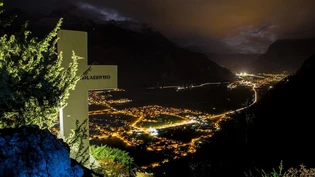 Beleuchtung zerstört: In der Nacht leuchtet es derzeit nur im Tal und nicht am Plattenkreuz. 