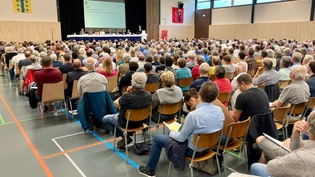 Die Gemeindeversammlung von Glarus Nord ist mit rund 630 Stimmberechtigten besser besucht als auch schon. Die Gemeindeversammlung von Glarus Nord ist mit rund 630 Stimmberechtigten besser besucht als auch schon.