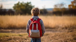 Standort des Kindes orten: Eltern hängen immer öfter GPS-Airtags an den Rucksack ihrer Kinder. Standort des Kindes orten: Eltern hängen immer öfter GPS-Airtags an den Rucksack ihrer Kinder.