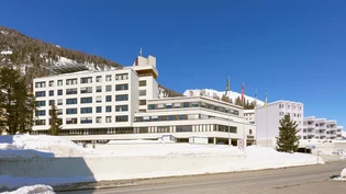 Blauer Himmel, rote Zahlen: Das Spital Oberengadin in Samedan ist in finanzielle Schieflage geraten. Blauer Himmel, rote Zahlen: Das Spital Oberengadin in Samedan ist in finanzielle Schieflage geraten.