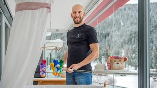 Unihockeyspieler und frischgebackener Vater: Mike Jäger ist an allen Ecken gefordert.
